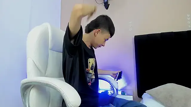 roouse – webcam model profile photo Image 10