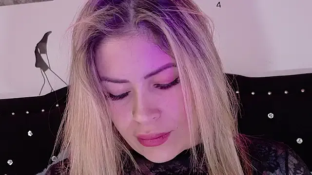  – webcam model profile photo Image 18