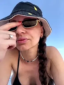  – webcam model profile photo Image 16