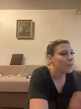 Yui-Ch – webcam model profile photo Image 3