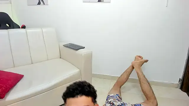 roouse – webcam model profile photo Image 18