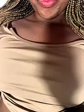 MayaHiper – webcam model profile photo Image 5