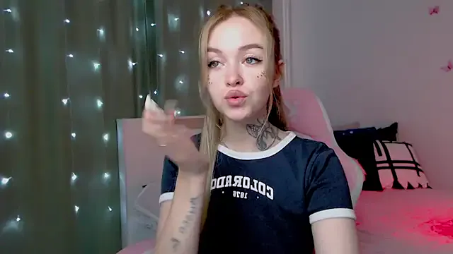 AddisonArt – webcam model profile photo Image 4