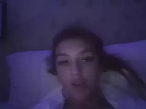 roouse – webcam model profile photo Image 5