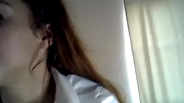 roouse – webcam model profile photo Image 6