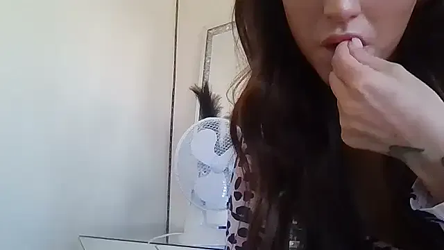 roouse – webcam model profile photo Image 8