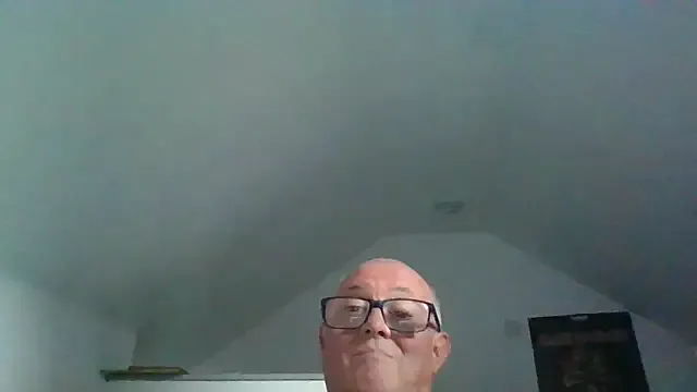  – webcam model profile photo Image 7