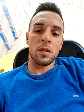 roouse – webcam model profile photo Image 10