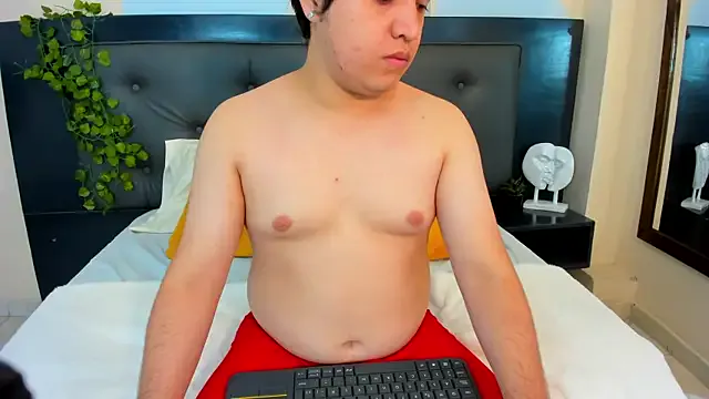 roouse – webcam model profile photo Image 6