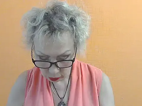 hina_porn – webcam model profile photo Image 2