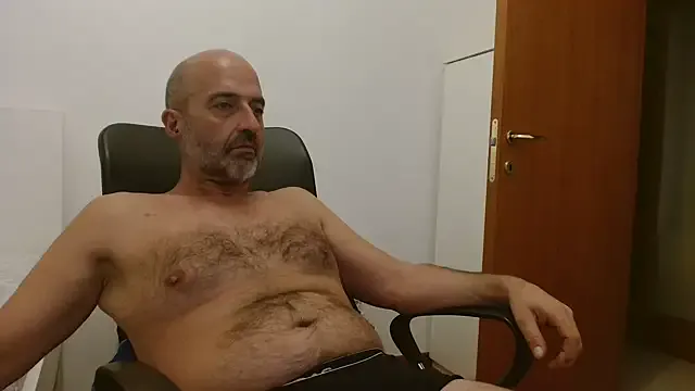  – webcam model profile photo Image 15