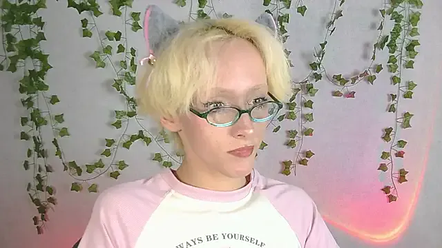 hina_porn – webcam model profile photo Image 7