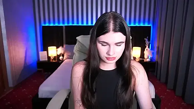 HannaMaison – webcam model profile photo Image 2