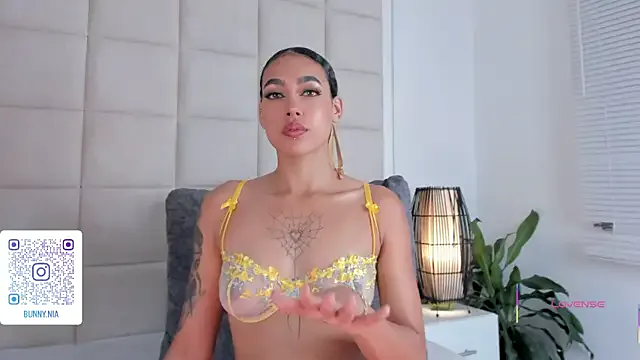 roouse – webcam model profile photo Image 19