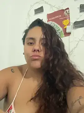 _Alicee_1 – webcam model profile photo Image 12