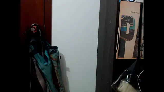 _Alicee_1 – webcam model profile photo Image 16