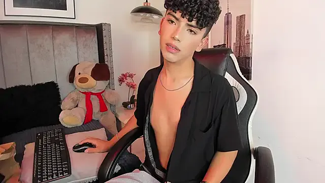 roouse – webcam model profile photo Image 5