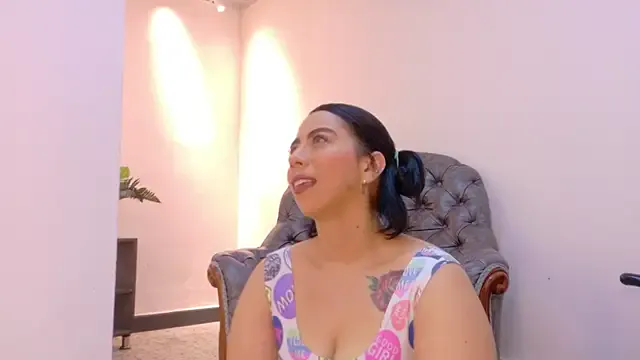 DelinaRose – webcam model profile photo Image 12