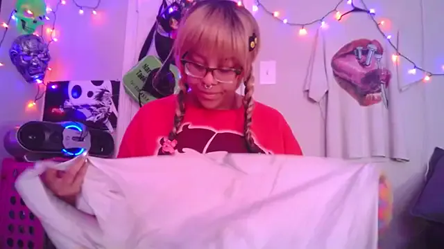 oxo_yuna_oxo – webcam model profile photo Image 3