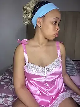 MiraKova – webcam model profile photo Image 15