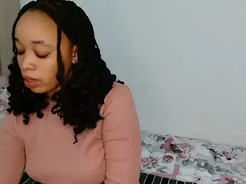 LiliLohan – webcam model profile photo Image 2