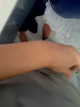 roouse – webcam model profile photo Image 5