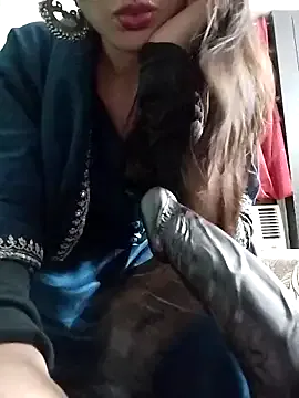 roouse – webcam model profile photo Image 9