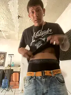 roouse – webcam model profile photo Image 14