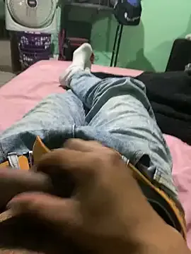 roouse – webcam model profile photo Image 15