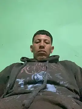 roouse – webcam model profile photo Image 3