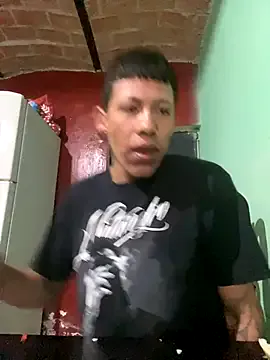 roouse – webcam model profile photo Image 5