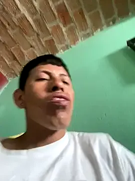 roouse – webcam model profile photo Image 8