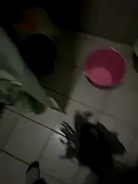 roouse – webcam model profile photo Image 9