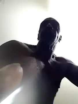 roouse – webcam model profile photo Image 15