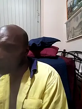 roouse – webcam model profile photo Image 3