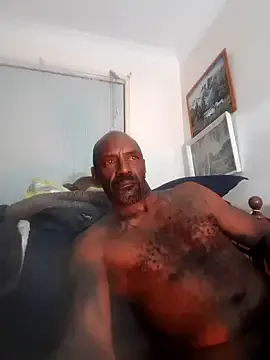 roouse – webcam model profile photo Image 6