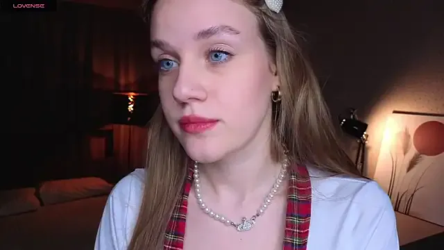 AlizeeBlair – webcam model profile photo Image 11