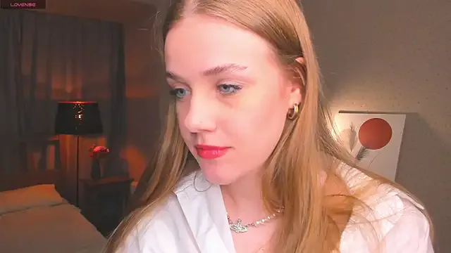 AlizeeBlair – webcam model profile photo Image 15