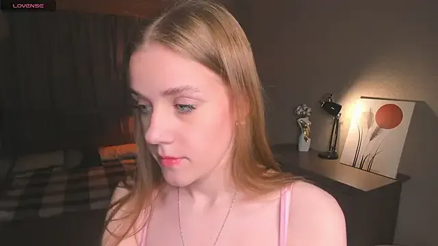 AlizeeBlair – webcam model profile photo Image 16