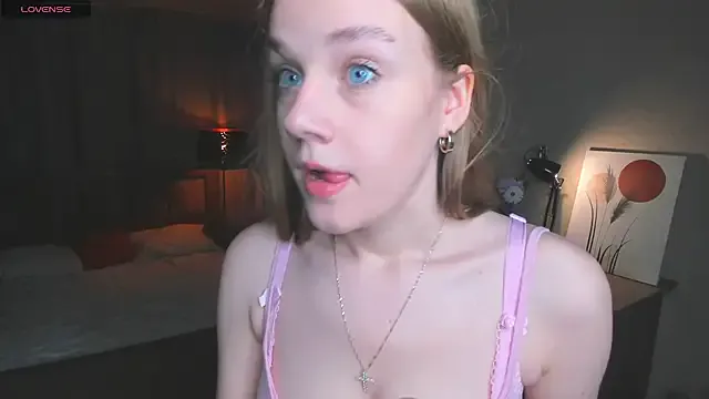 AlizeeBlair – webcam model profile photo Image 7