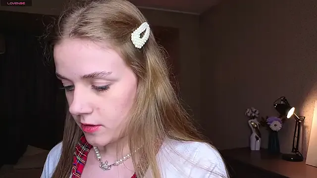 AlizeeBlair – webcam model profile photo Image 8