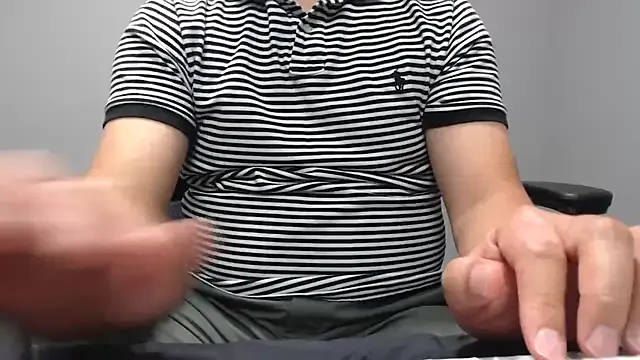 Awesomelusty – webcam model profile photo Image 5