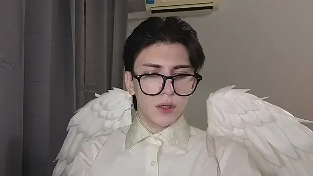 Yui-Ch – webcam model profile photo Image 4