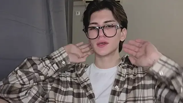 Yui-Ch – webcam model profile photo Image 5