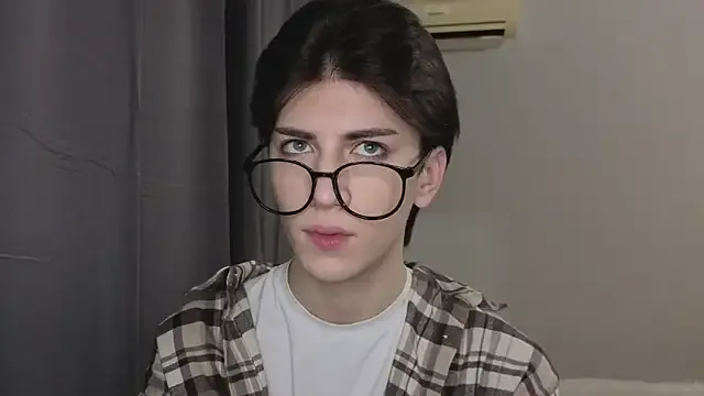 Yui-Ch – webcam model profile photo Image 6