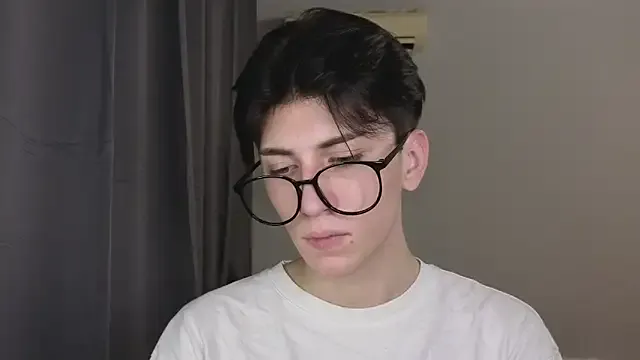 Yui-Ch – webcam model profile photo Image 7