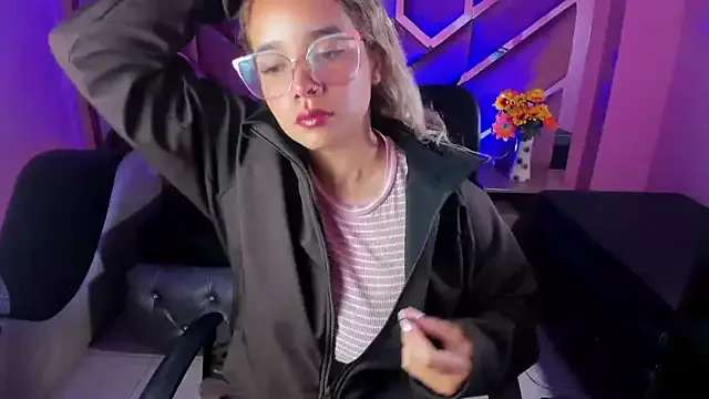 Olivia_Fox69 Image 3