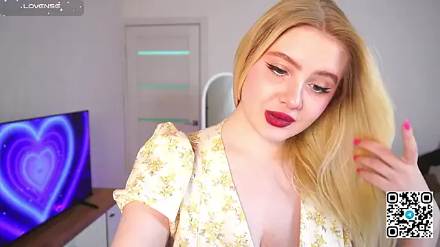 Renee – webcam model profile photo Image 14