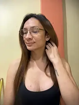 oxo_yuna_oxo – webcam model profile photo Image 3