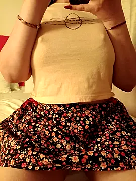  – webcam model profile photo Image 11